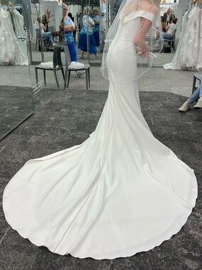 Elegant Off-Shoulder White Bridal Gown with Sweep Train